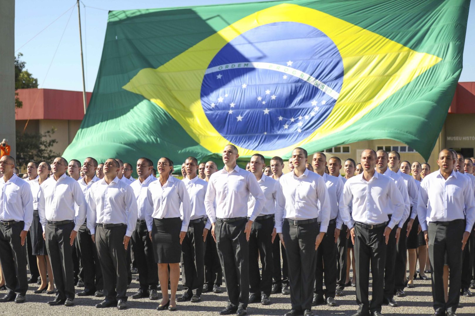 Novos profissionais se distribuem entre 310 praças, 22 oficiais e 23 oficiais combatentes | Foto: Renato Alves/Agência Brasília
