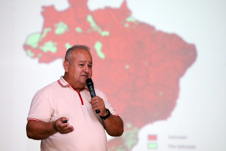 De acordo com o subsecretário de Vigilância Sanitária, Divino Valero, é um desafio realizar a vistoria individual de cada moradia, sendo necessário o apoio de outras instituições