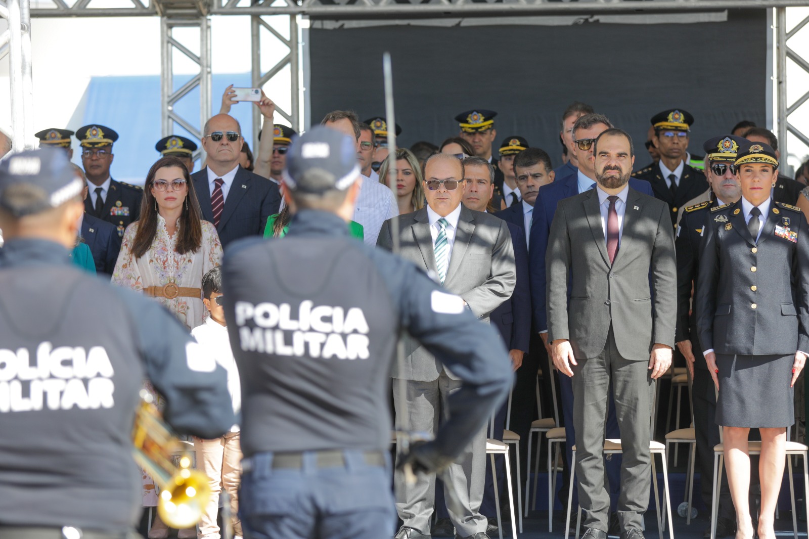 O governador Ibaneis Rocha acompanhou a cerimônia de Troca da Bandeira Nacional, na Praça dos Três Poderes | Foto: Renato Alves/Agência Brasília