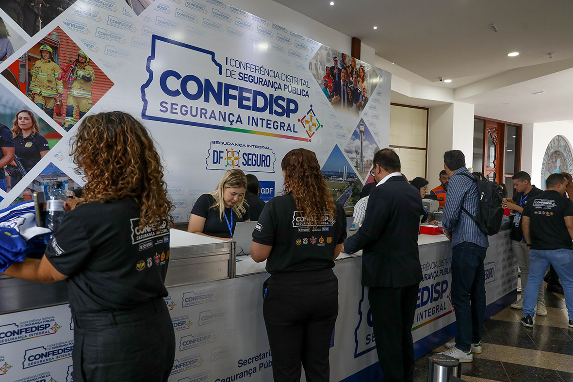 Até quinta-feira (28), representantes da sociedade civil, entidades de classe, poder público, imprensa, instituições acadêmicas e ONGs discutirão temas como prevenção à criminalidade, atendimento humanizado e estratégias para enfrentar a violência | Fotos: Paulo H. Carvalho/Agência Brasília