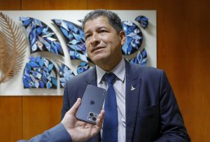 Sandro-Avelar-Sec-de-Seguranca-1-300x203 👮🏻♀️🇪🇸Policiais do DF farão intercâmbio em Madri para aprender sobre combate a atos extremistas e à violência contra as mulheres – Secretaria de Estado de Segurança Pública