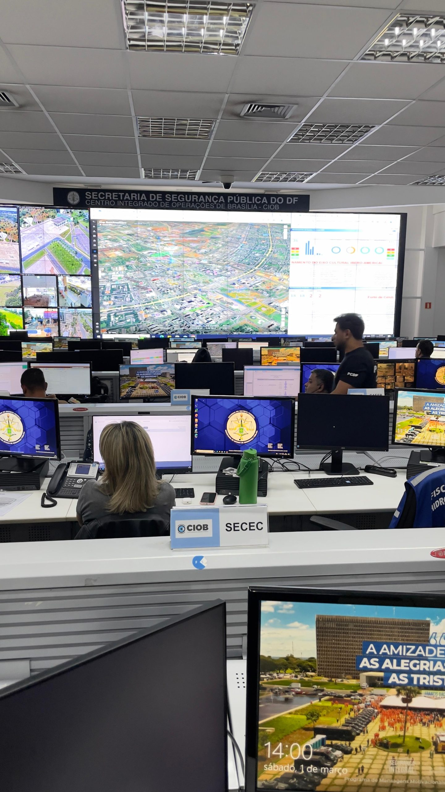 Centro Integrado de Operações de Brasília monitora toda a folia, operando em conjunto com 31 órgãos. | Foto: Divulgação SSP/DF